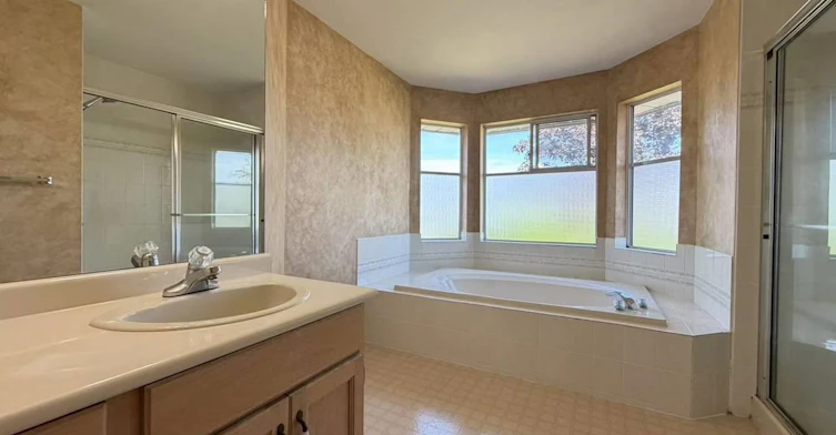 10177 107a St, Surrey, BC, V4N 4N6 - 10