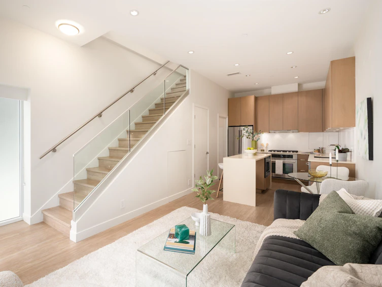 149 E 1st Avenue, Vancouver, BC, V6A 0E8 - 2