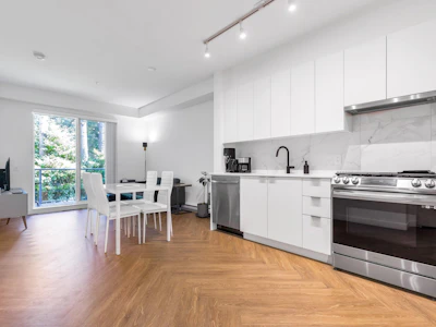 419-3229 St. Johns Street - 5
