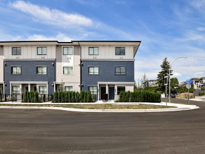 7-33520 Kingston Avenue - 2
