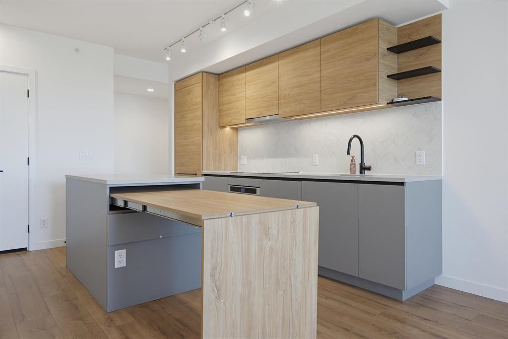 15XX-13428 105 Avenue, Surrey, BC, V3T 0S6