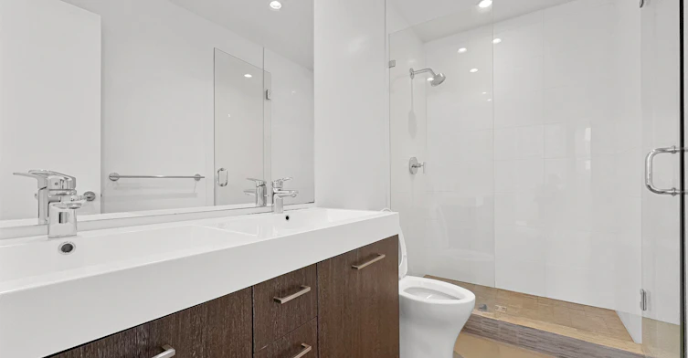 10xx-9060 University Crescent, Burnaby, BC, V5A 0E1 - 11
