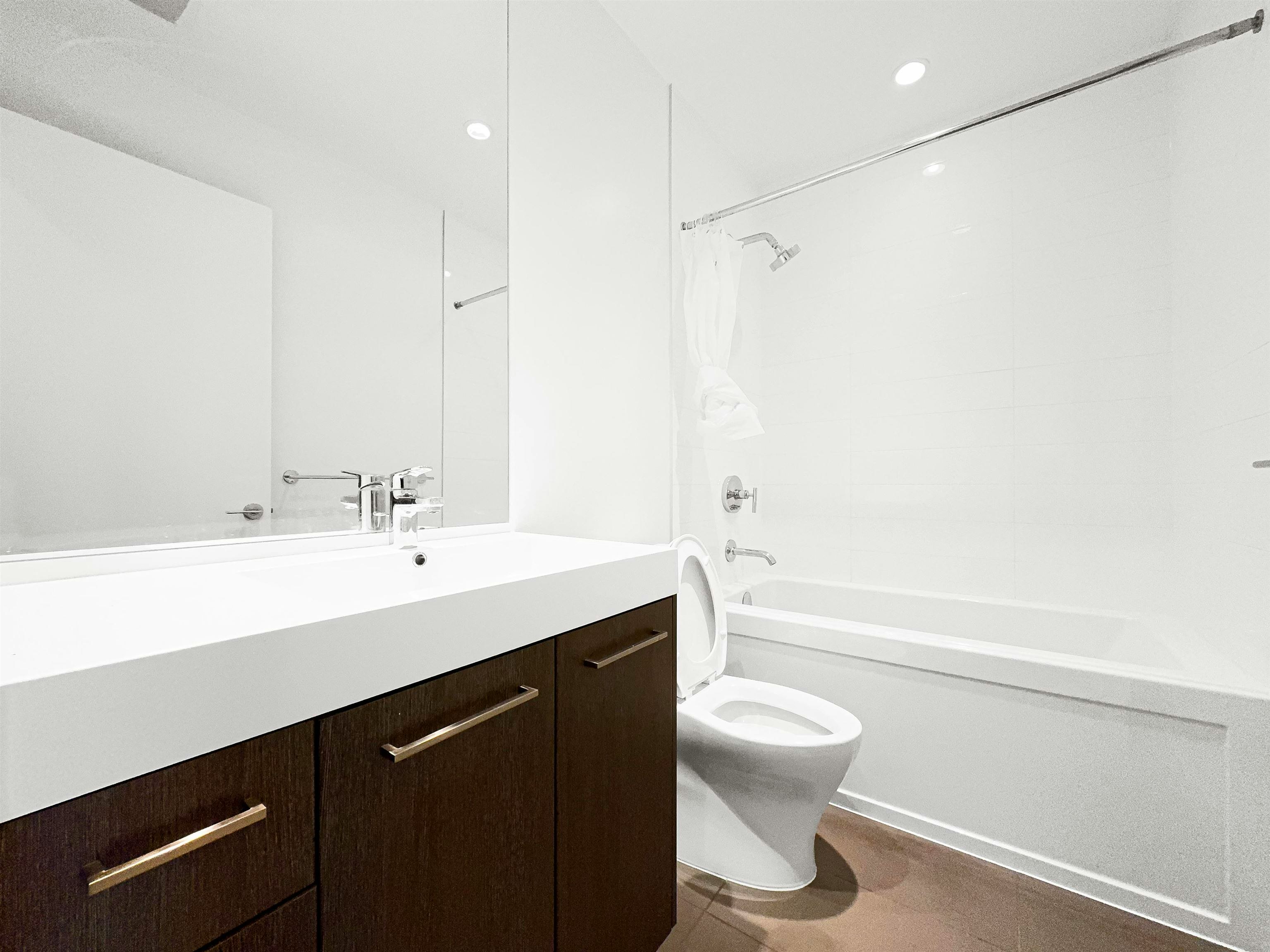 10xx-9060 University Crescent, Burnaby, BC, V5A 0E1 - 9