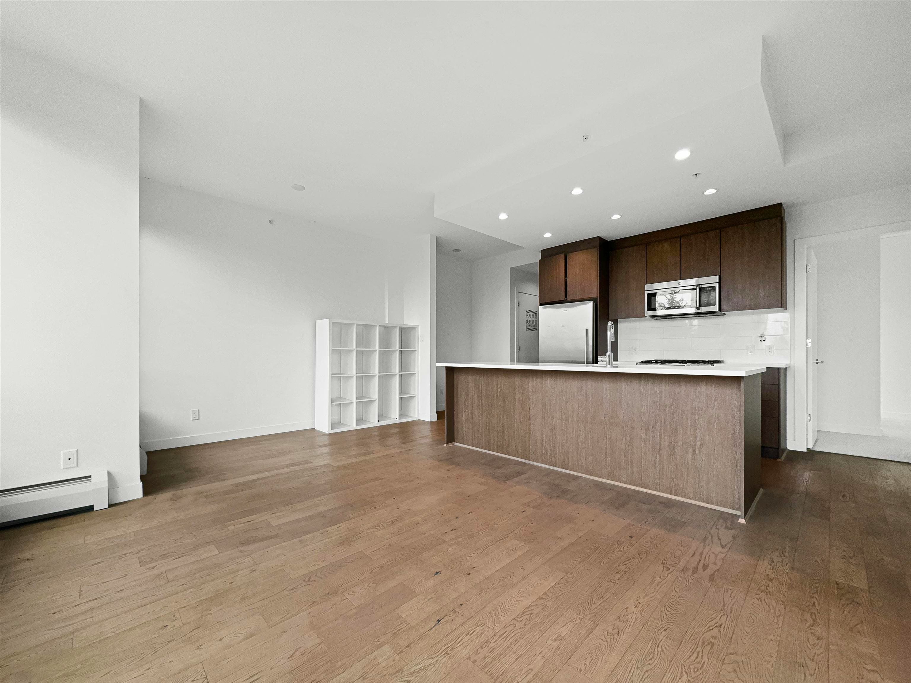 10xx-9060 University Crescent, Burnaby, BC, V5A 0E1 - 2