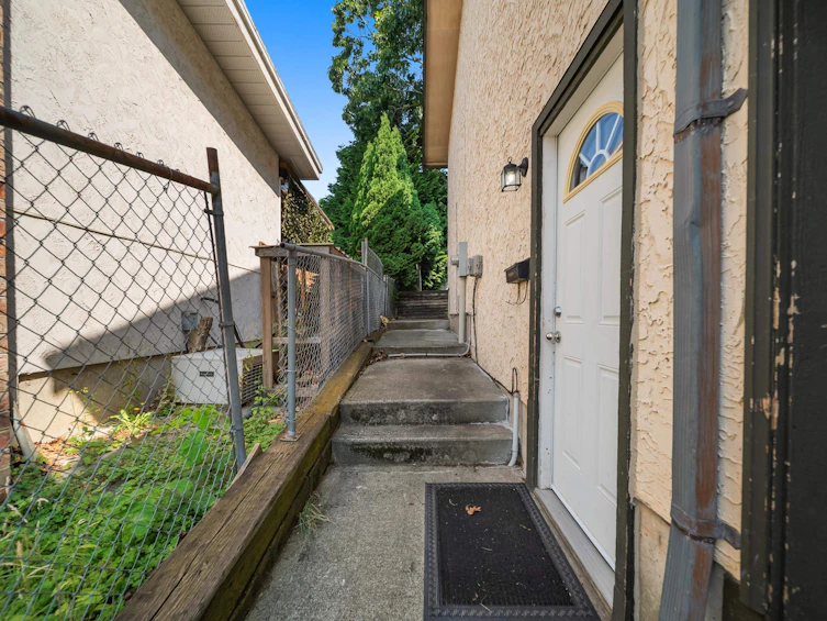 34855 Mcleod Avenue, Abbotsford, BC, V3G 1G9 - 34
