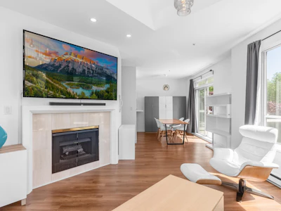 303-8651 Ackroyd Road - 4