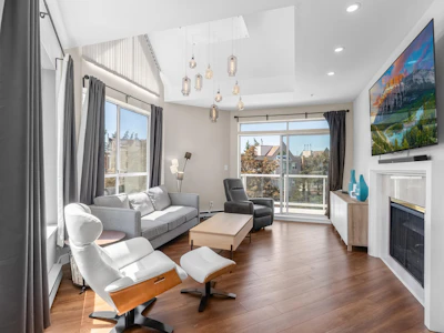 303-8651 Ackroyd Road - 2