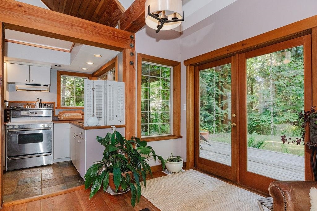 2867 Lower Road, Roberts Creek, BC, V0N 2W6 - 9