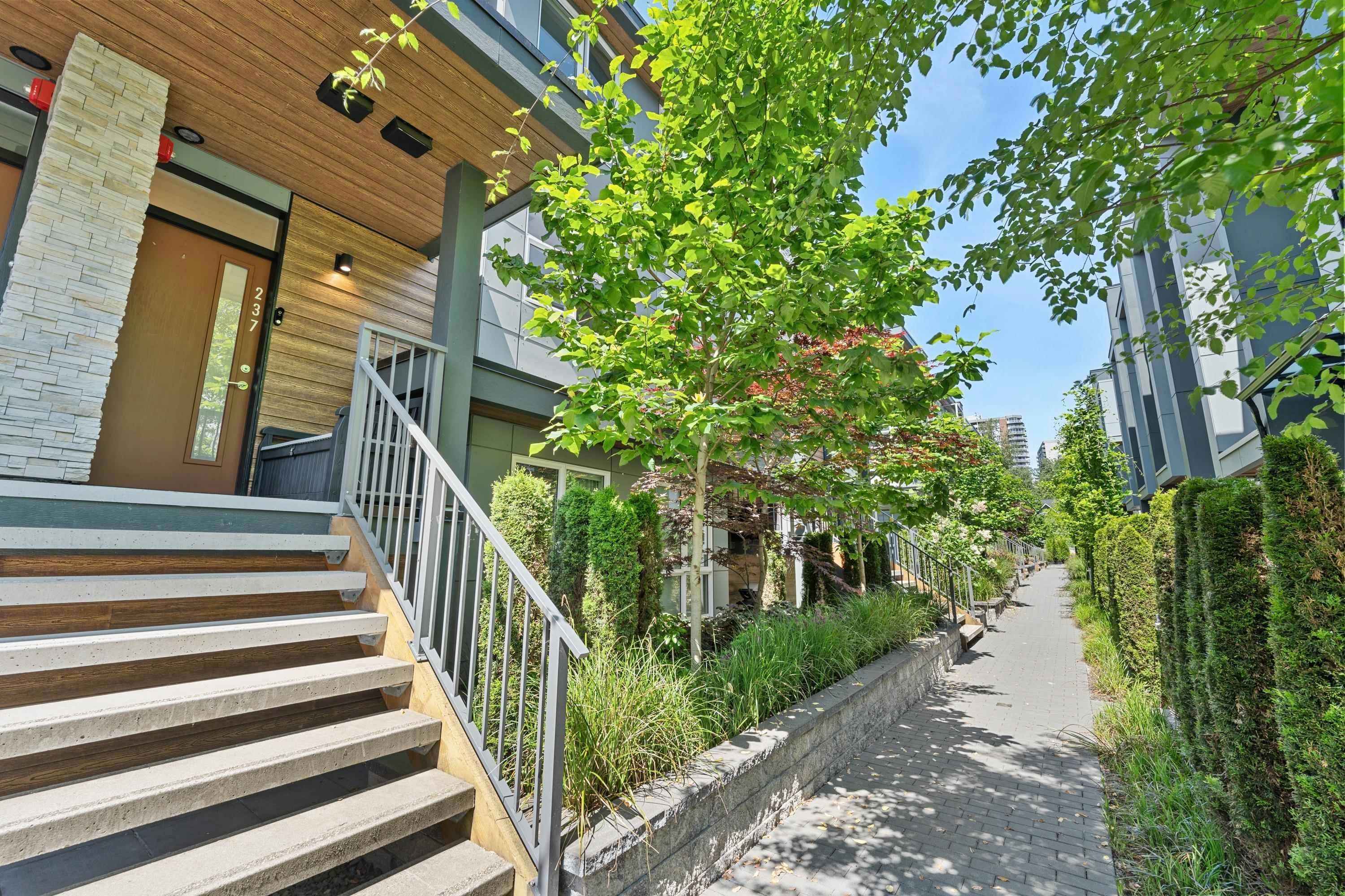 237-2060 Curling Road, North Vancouver, BC, V7P 0E1