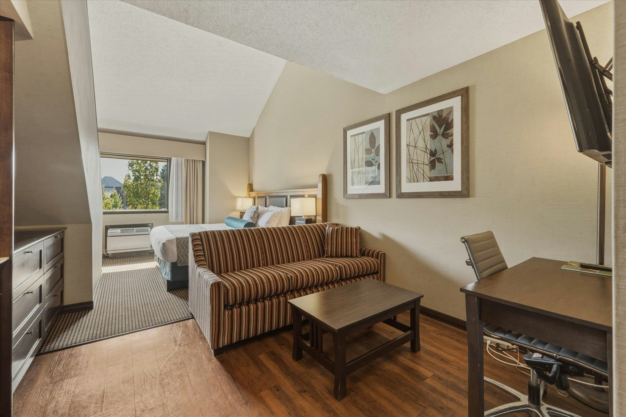 216-4220 Gateway Drive - 2