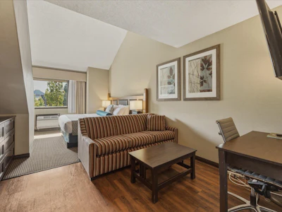 216-4220 Gateway Drive - 2