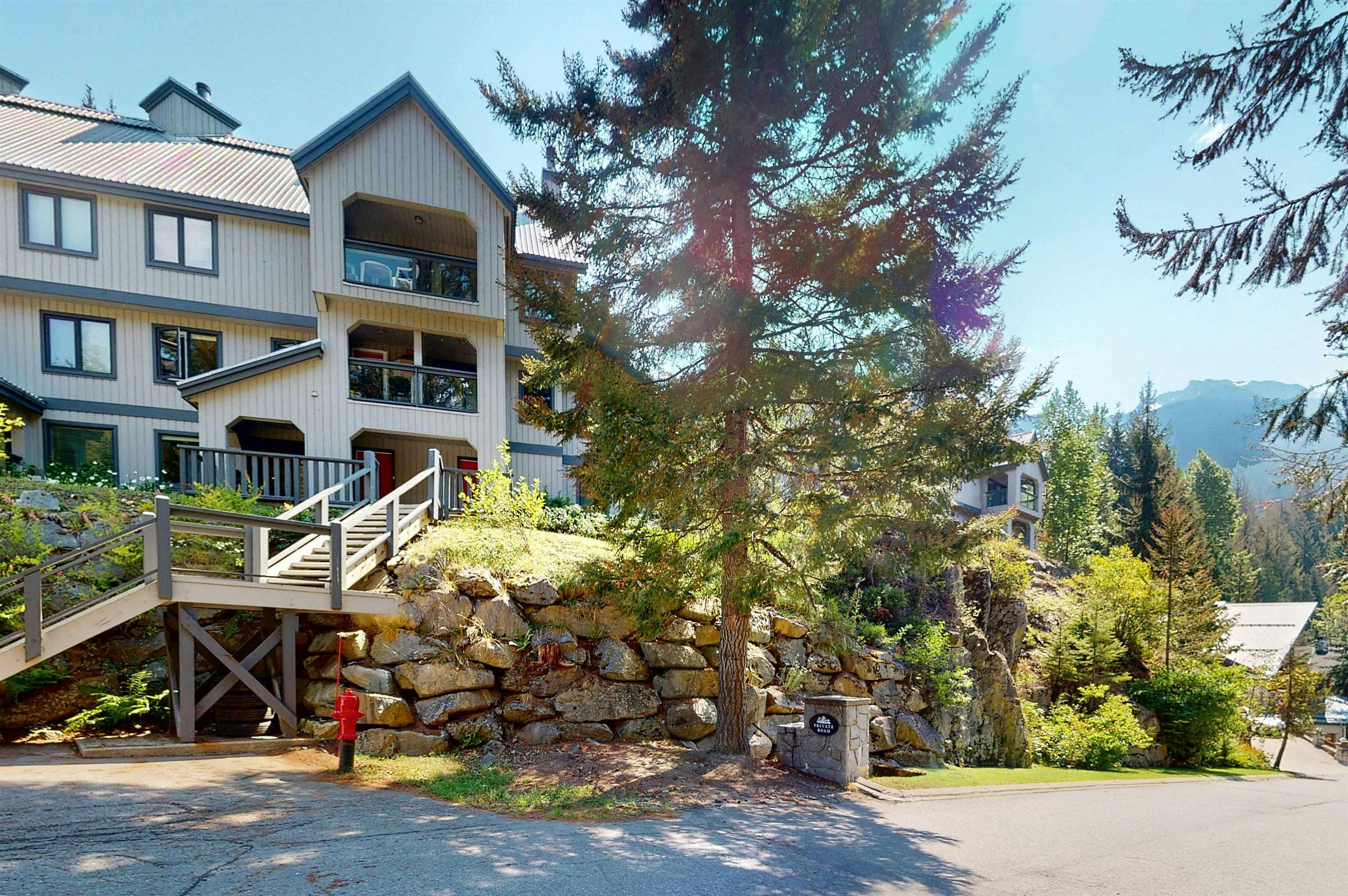 11-2556 Snowridge Crescent - 2