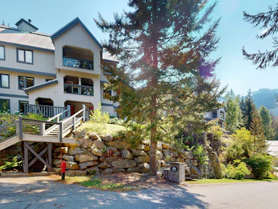 11-2556 Snowridge Crescent - 2