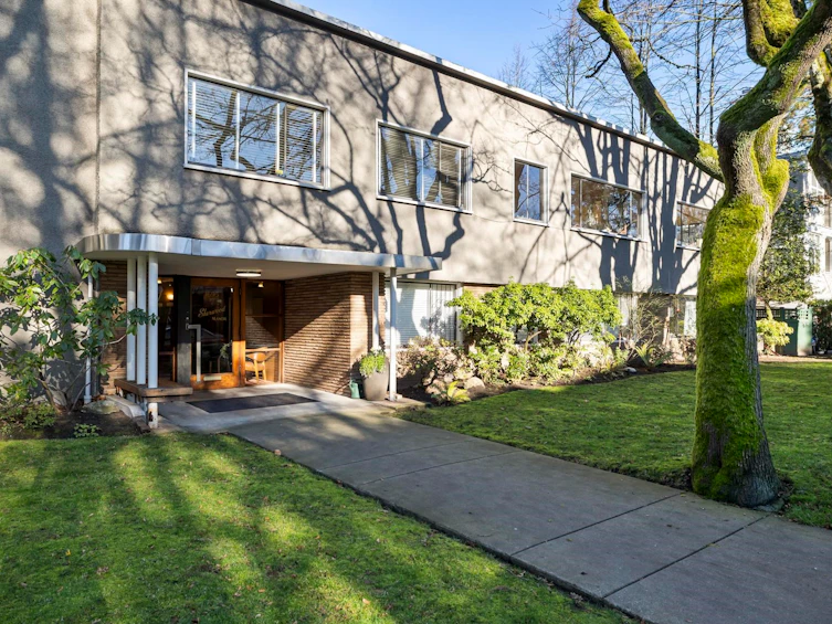 205-1695 W 10th Avenue, Vancouver, BC, V6J 2A2
