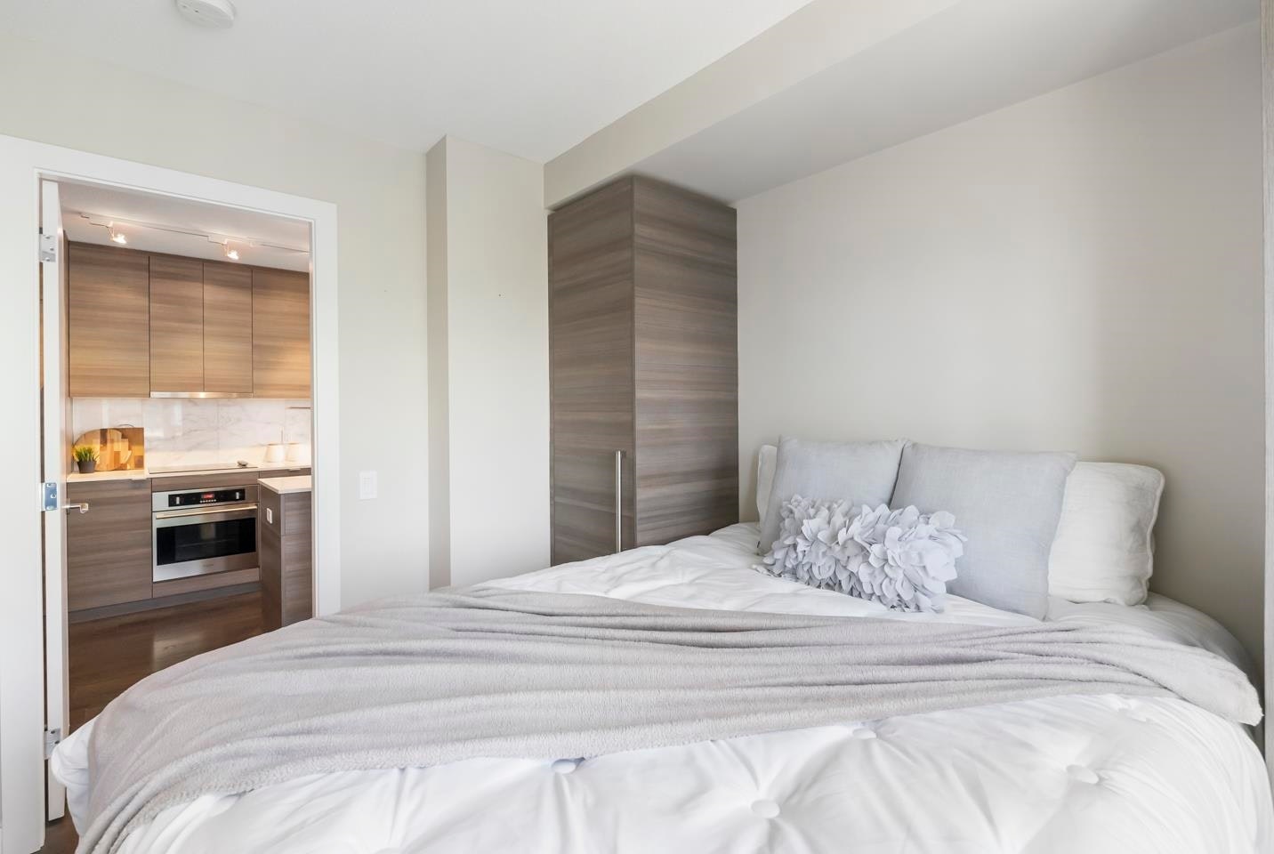 2305-13398 104 Avenue, Surrey, BC, V3T 1V6 - 13