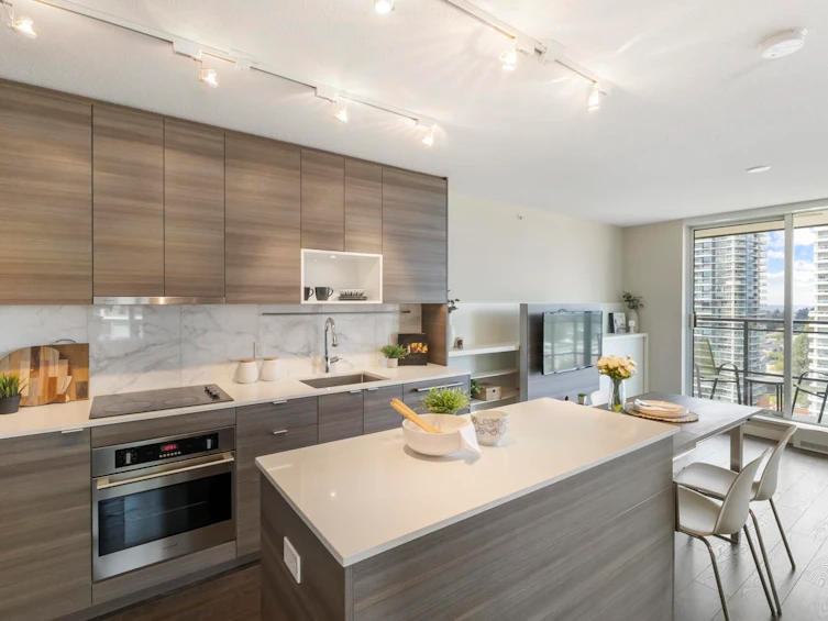 2305-13398 104 Avenue, Surrey, BC, V3T 1V6 - 2