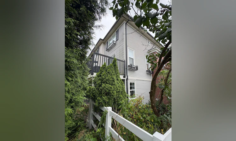 11-2495 Davies Avenue