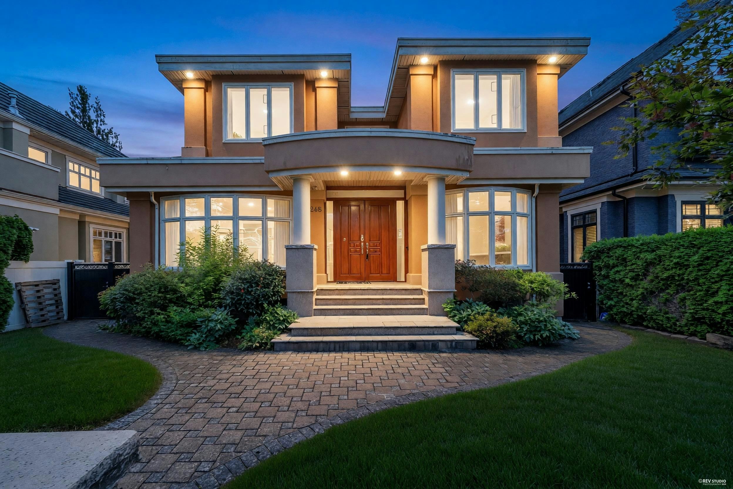 2498 W 22nd Avenue, Vancouver, BC, V6L 1M2