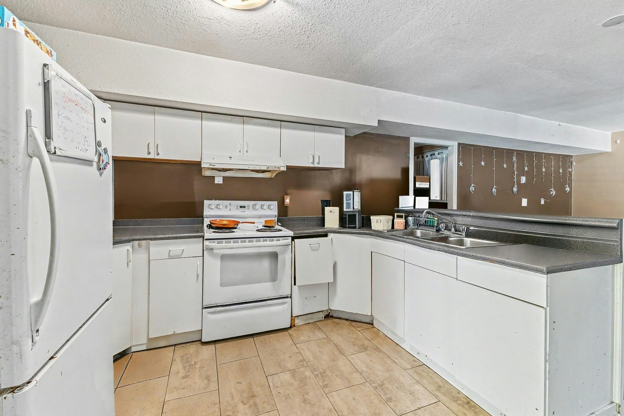 976 Hosmer Court, Coquitlam, BC, V3C 4T8 - 16