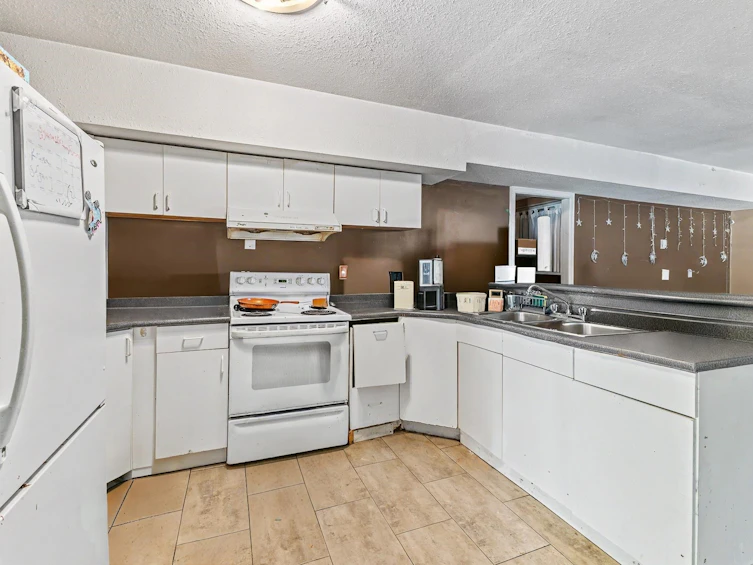 976 Hosmer Court, Coquitlam, BC, V3C 4T8 - 16