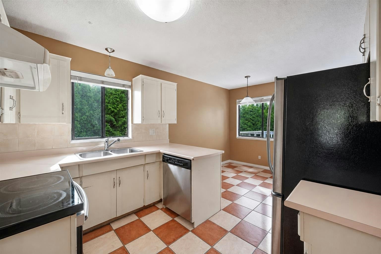 976 Hosmer Court - 4