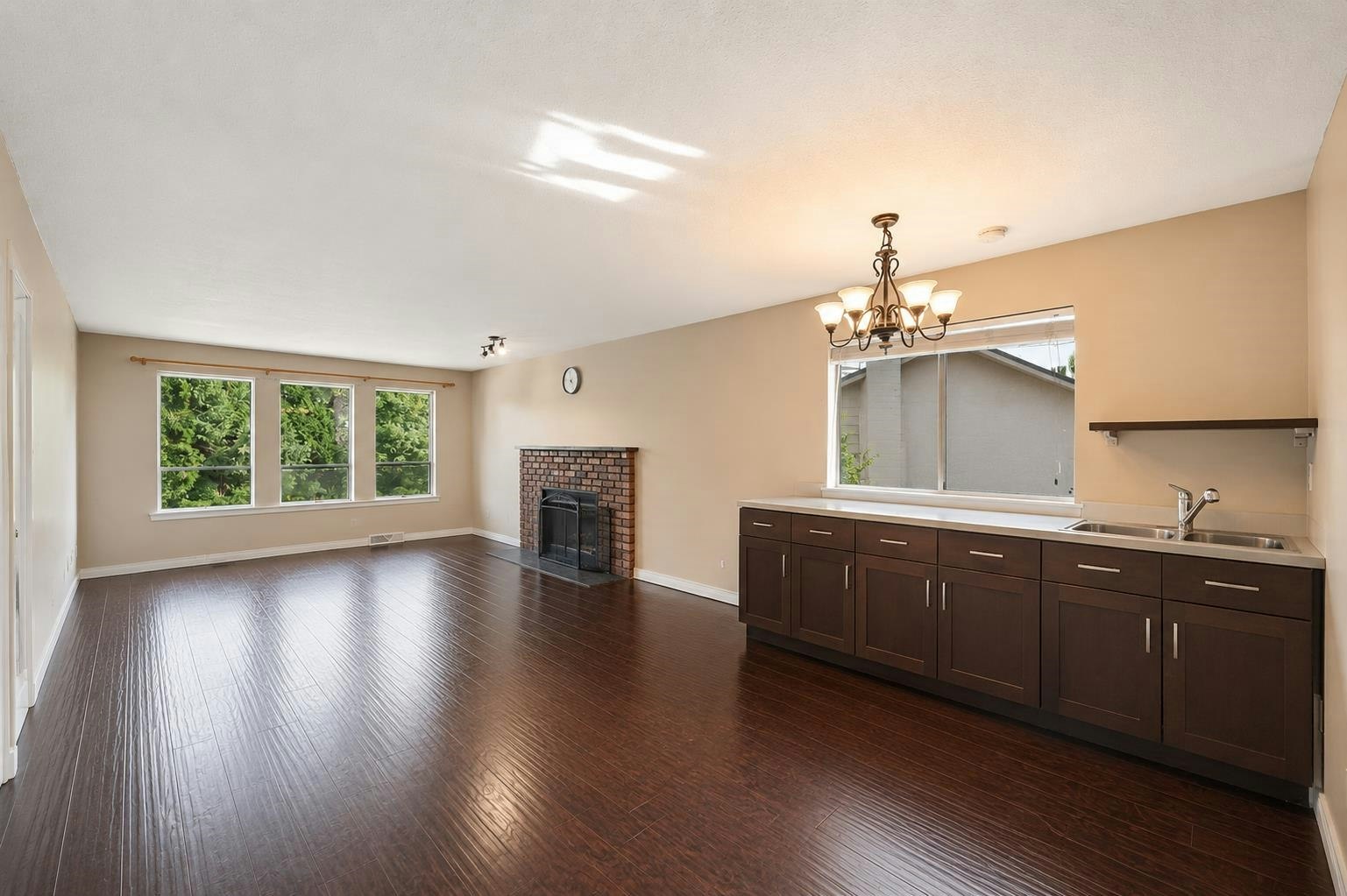 976 Hosmer Court - 2