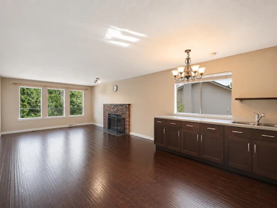 976 Hosmer Court - 2