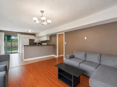 976 Hosmer Court - 5
