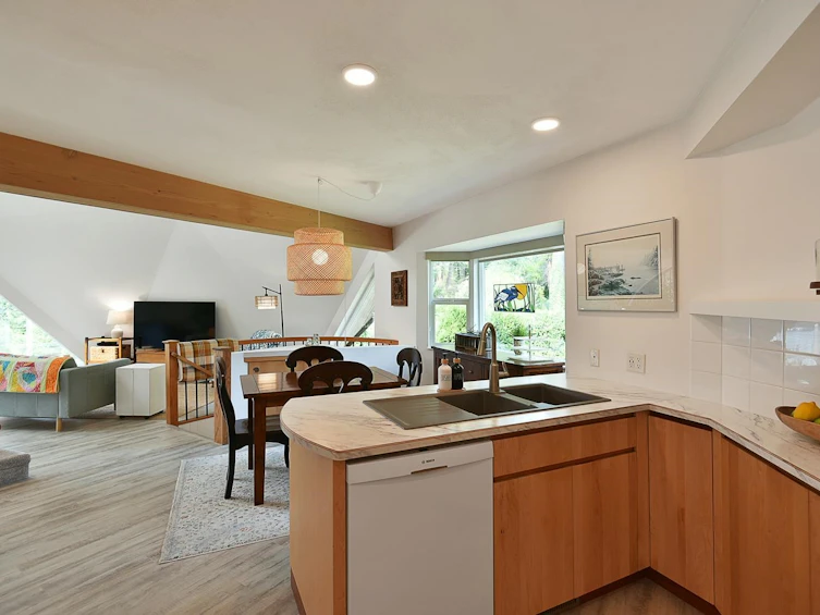 13031 Narrows Road, Pender Harbour Egmont, BC, V0N 2H1 - 13