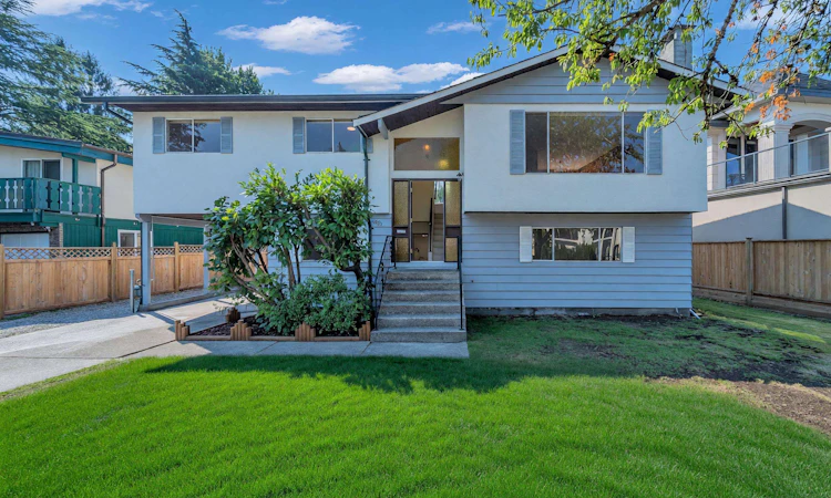 4951 Foxglove Crescent