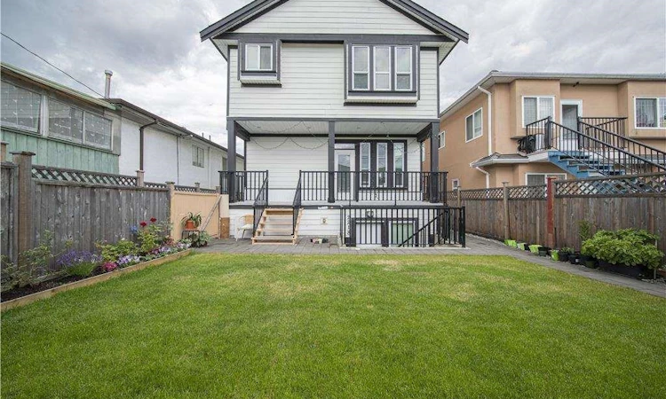 2216 Mannering Avenue