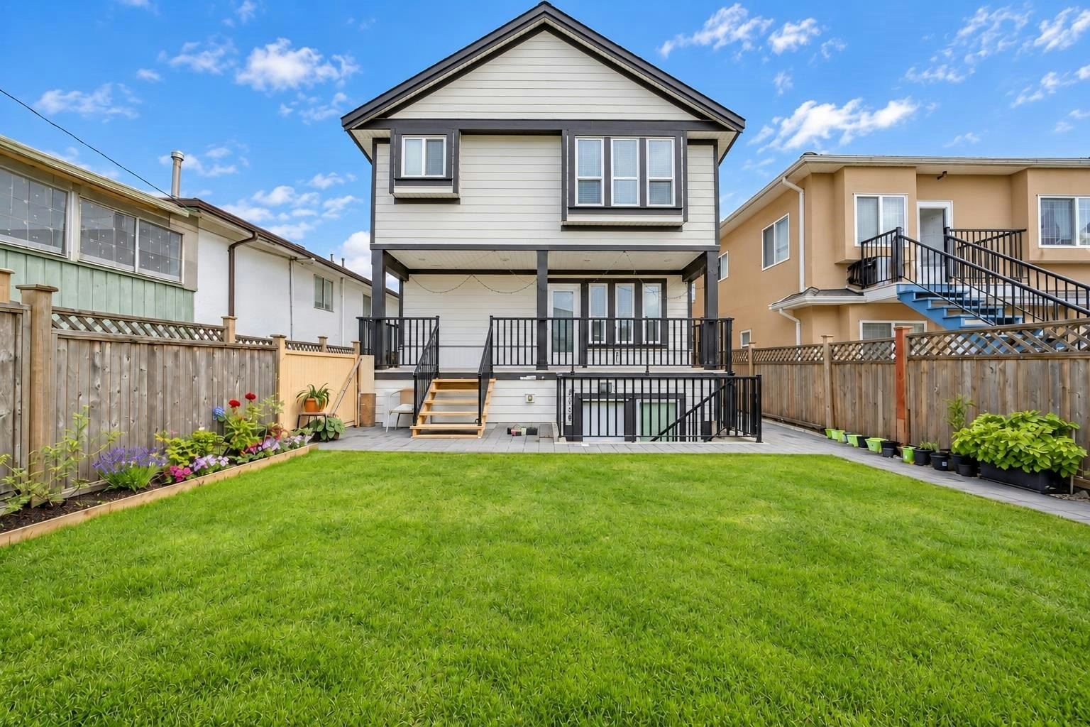 2216 Mannering Avenue, Vancouver, BC, V5N 3C4
