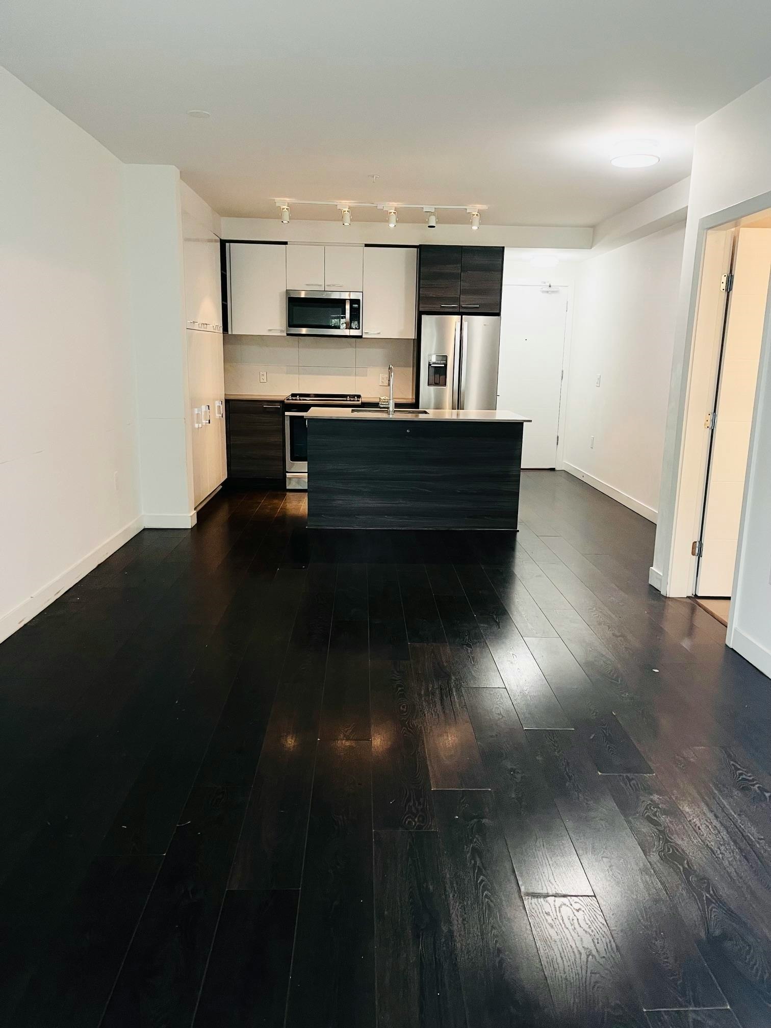 111-13963 105 Boulevard, Surrey, BC, V3T 0M9 - 11