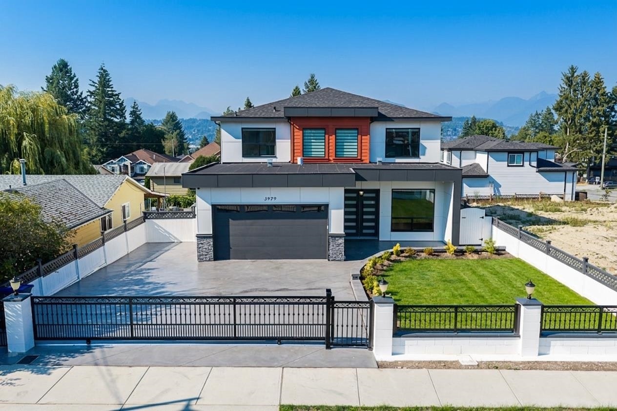 13979 113 Avenue, Surrey, BC, V3R 2K2