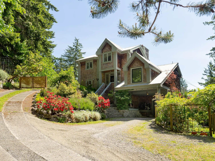 342 Creek Road, Bowen Island, BC, V0N 1G1