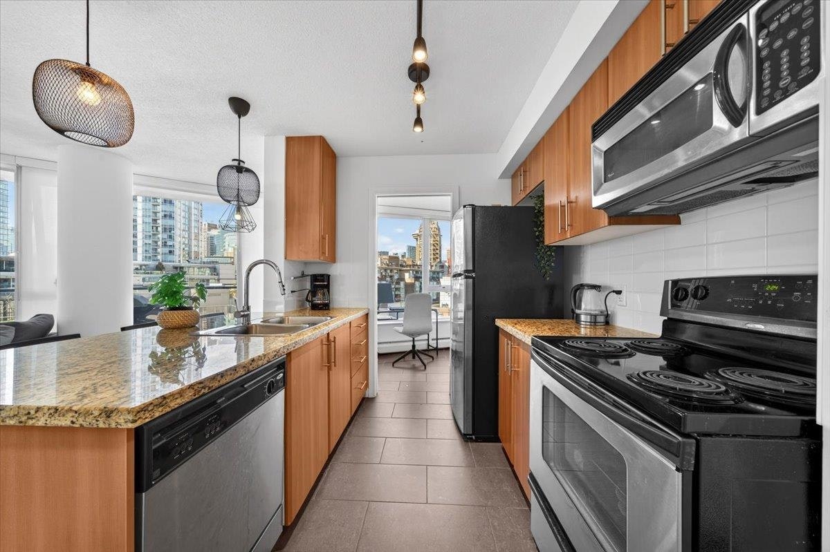 905-58 Keefer Place - 2