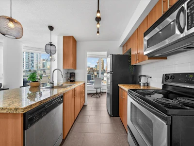 905-58 Keefer Place - 2