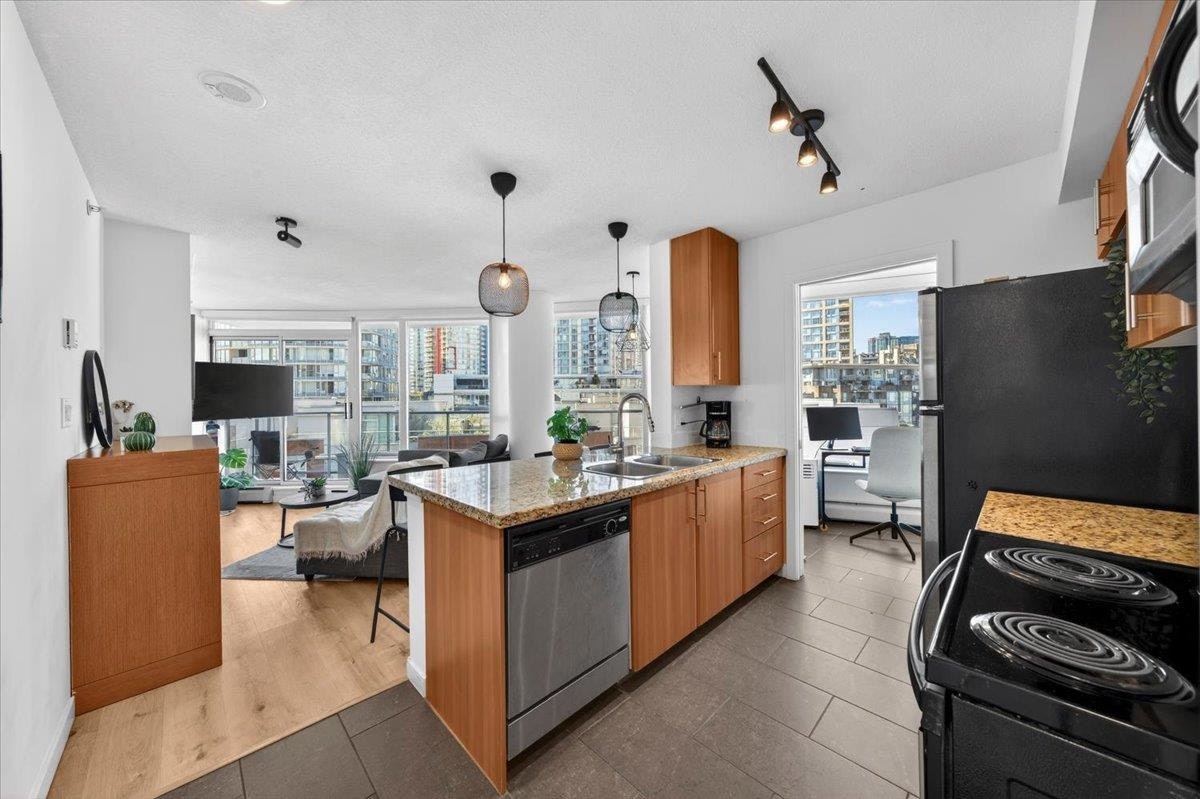 905-58 Keefer Place - 4