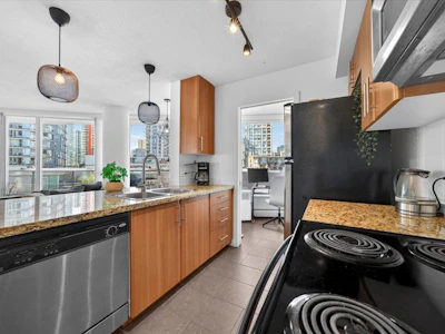 905-58 Keefer Place - 3