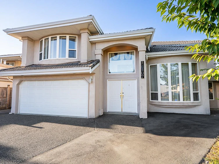 13107 74 Avenue, Surrey, BC, V3W 1C3