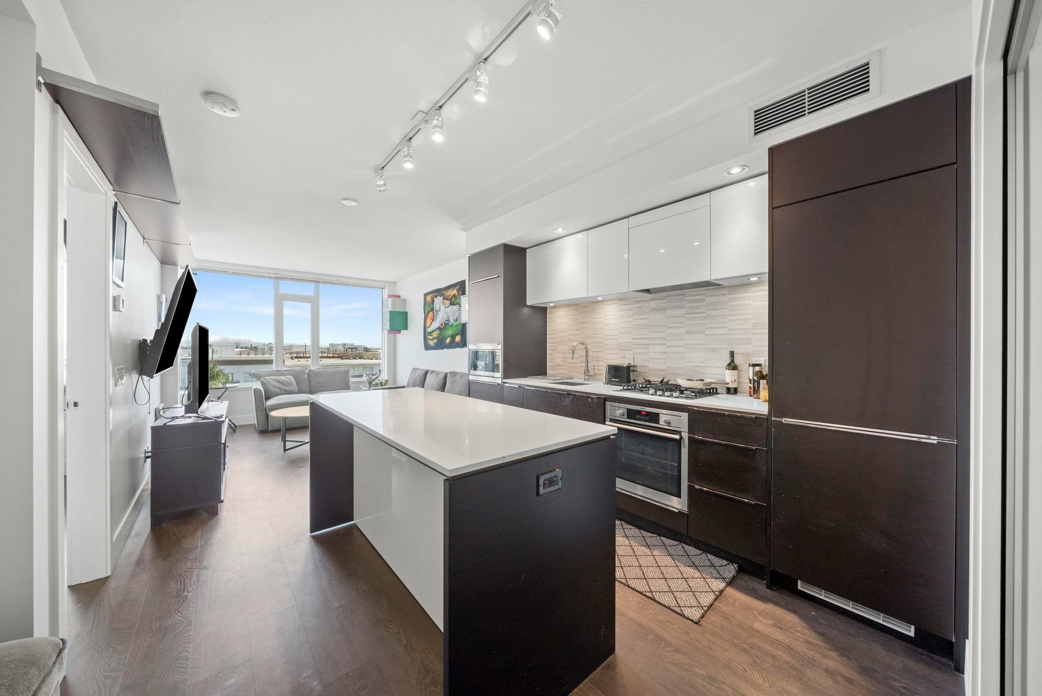 1007-5233 Gilbert Road - 4