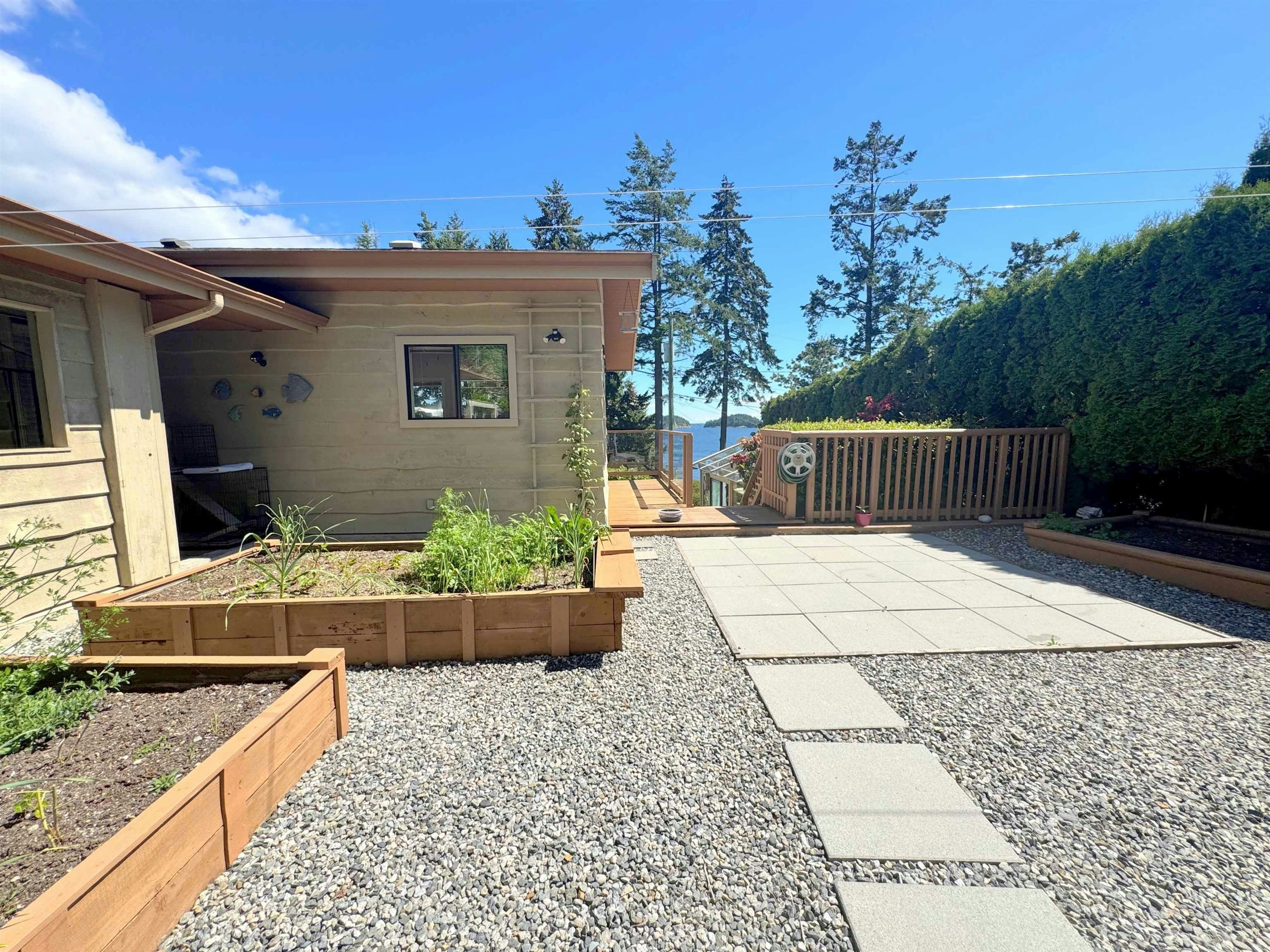 7065 Dale Road, Halfmoon Bay, BC, V7Z 0N2 - 35