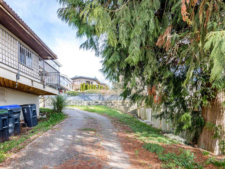 4902 Laurel Avenue, Sechelt, BC, V7Z 0B7 - 22