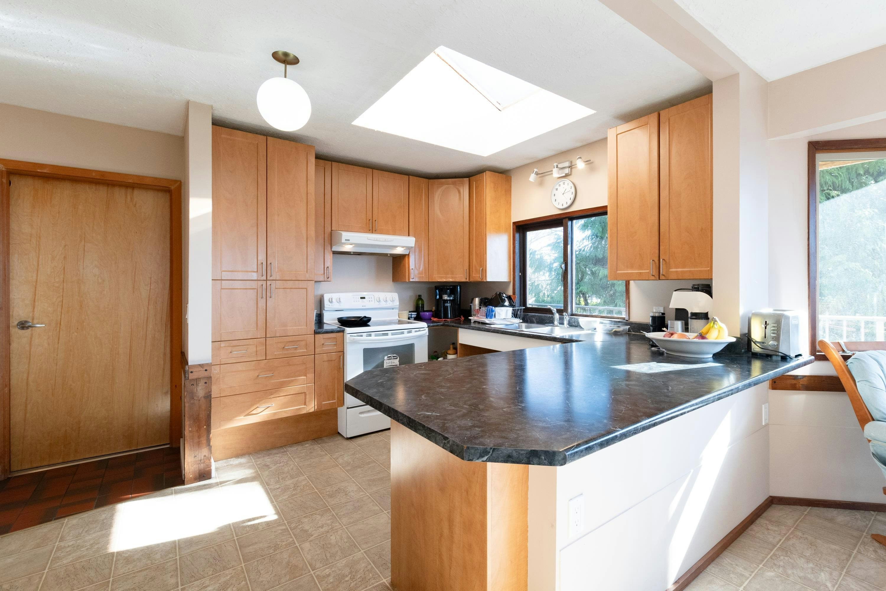 4902 Laurel Avenue, Sechelt, BC, V7Z 0B7 - 9