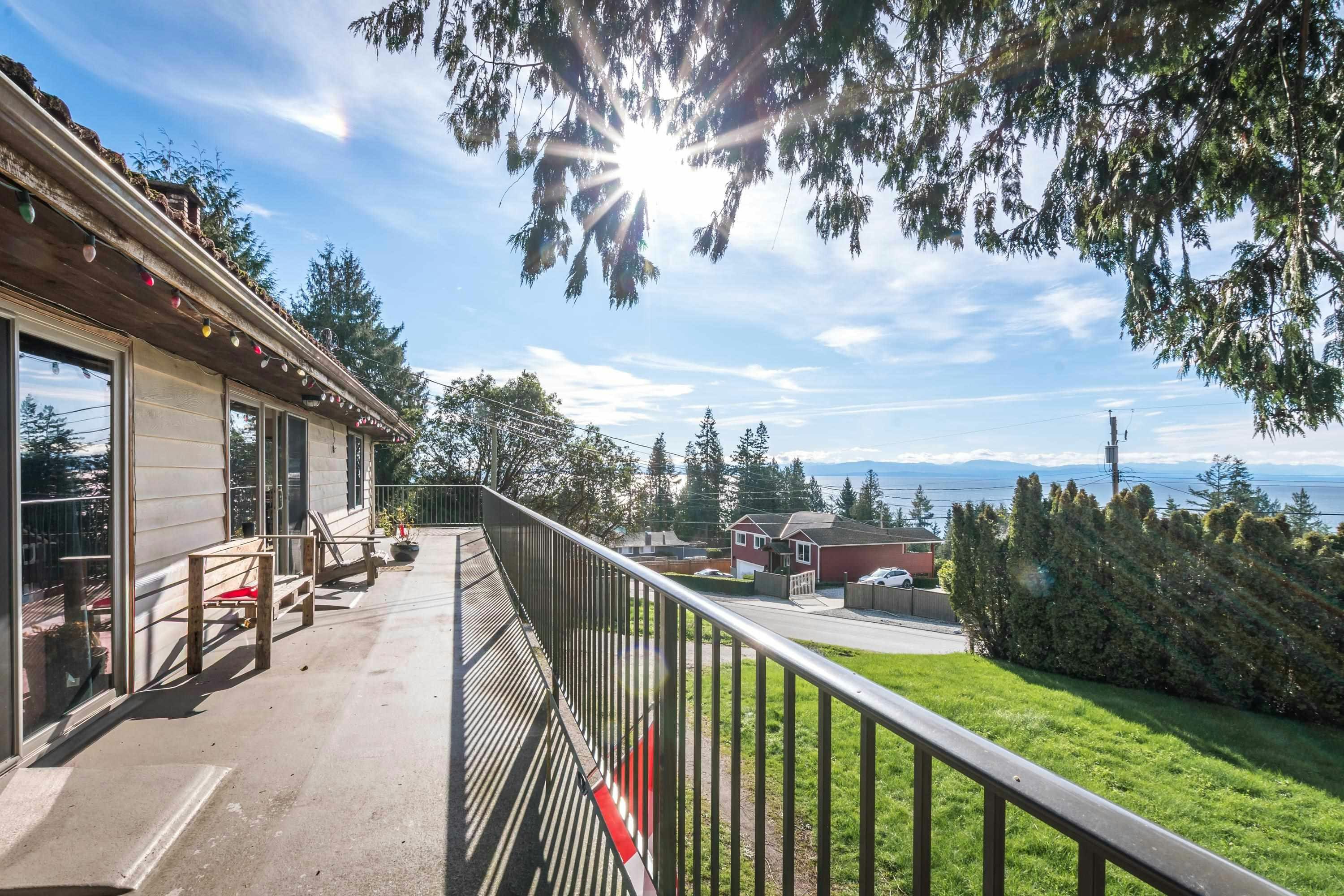 4902 Laurel Avenue, Sechelt, BC, V7Z 0B7
