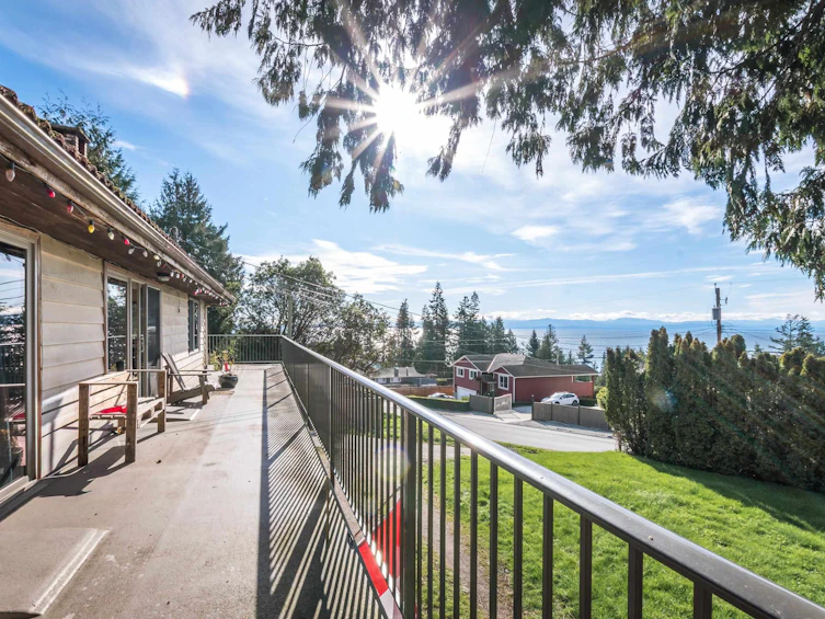 4902 Laurel Avenue, Sechelt, BC, V7Z 0B7