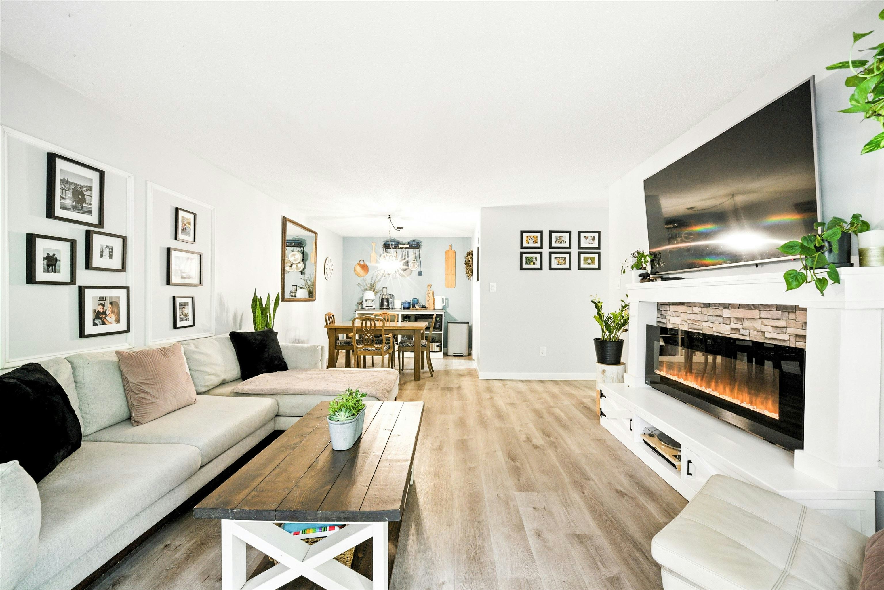 212-1955 Woodway Place, Burnaby, BC, V5B 4S5 - 4