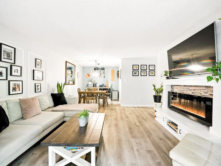212-1955 Woodway Place, Burnaby, BC, V5B 4S5 - 4