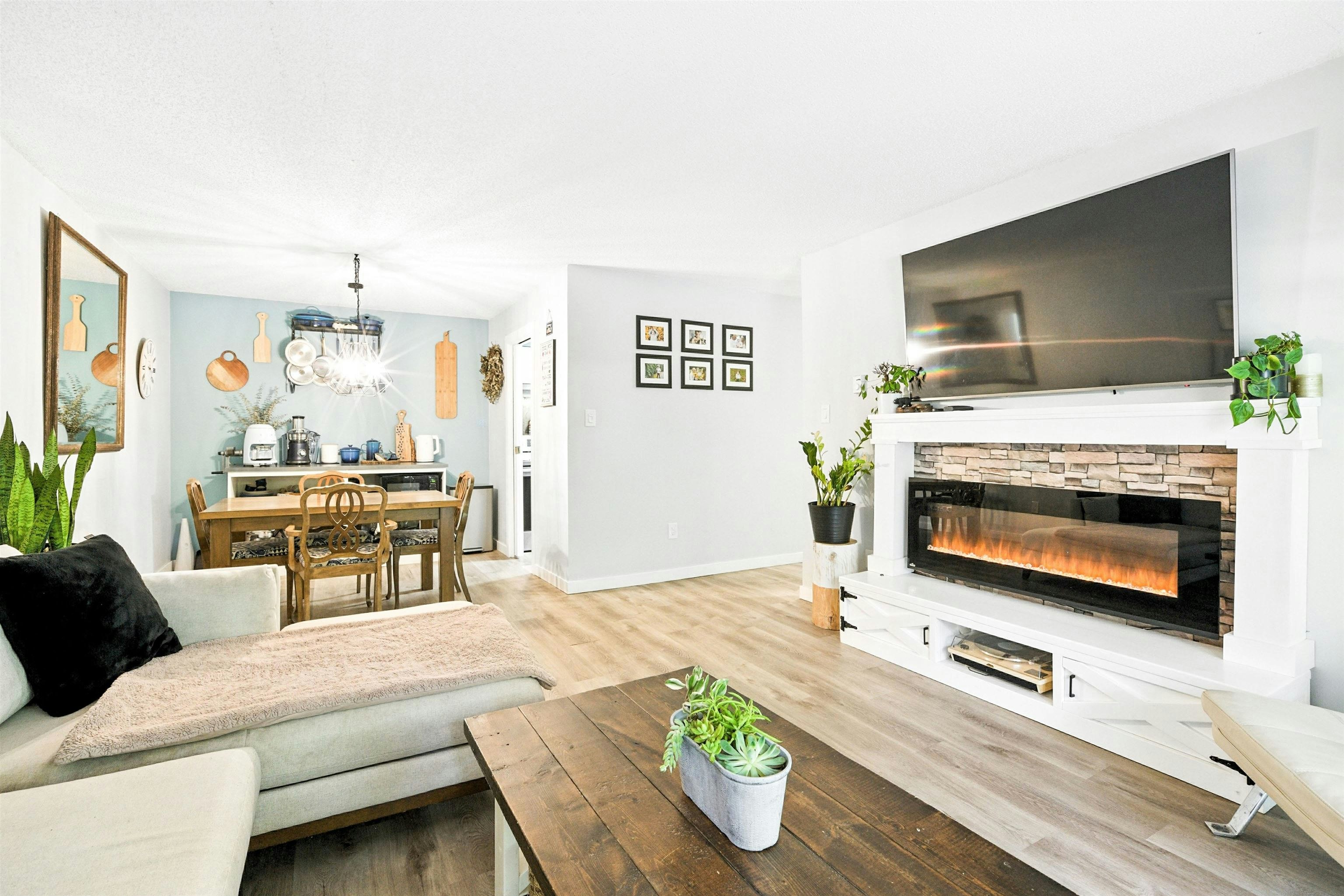 212-1955 Woodway Place, Burnaby, BC, V5B 4S5 - 5