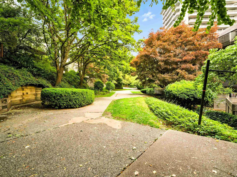 212-1955 Woodway Place, Burnaby, BC, V5B 4S5 - 36